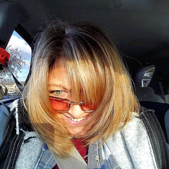 Meet your Posher, JuliAnn - Picture 9 of 16